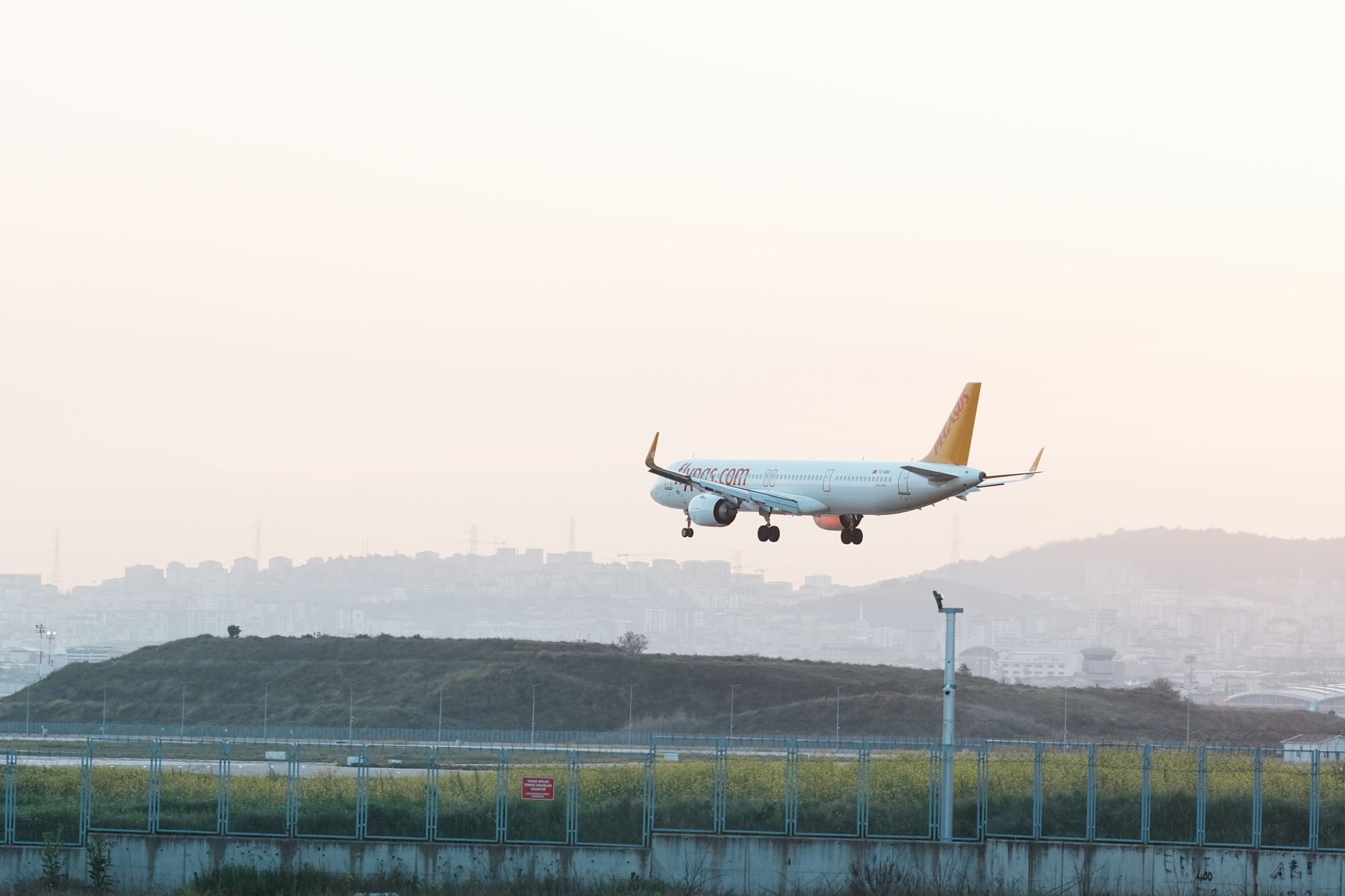Alertă de urgență la bordul unui avion Emirates care zbura de la Dubai spre Londra