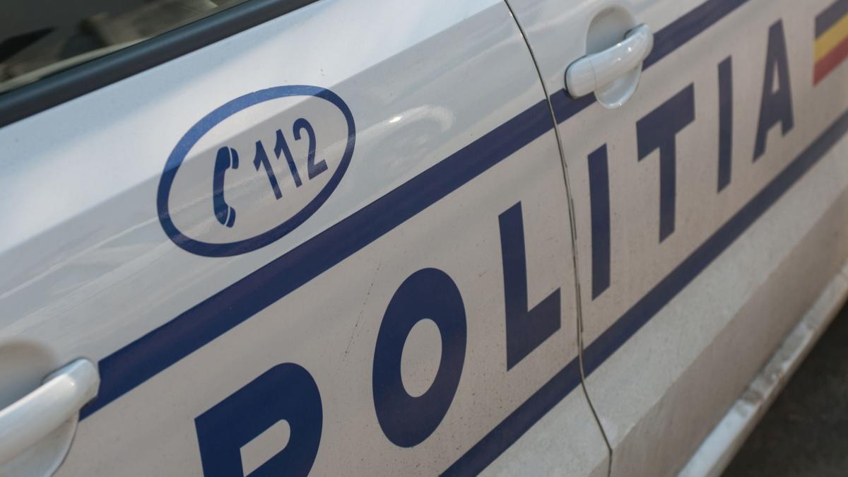 Un polițist din Ilfov a plecat de la serviciu cu autospeciala și a fost găsit la o petrecere