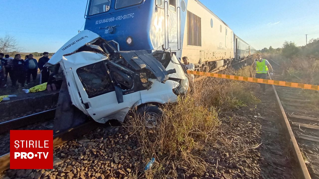 Tragedie în Galați: Un tren a lovit o autoutilitară pe calea ferată, patru persoane au murit