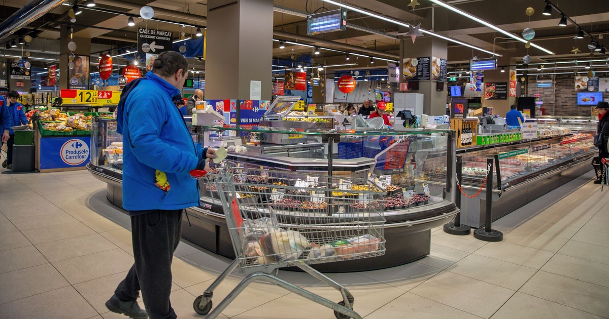 Alimentele vor deveni mai scumpe din octombrie. Lactatele și mezelurile sunt printre produsele vizate