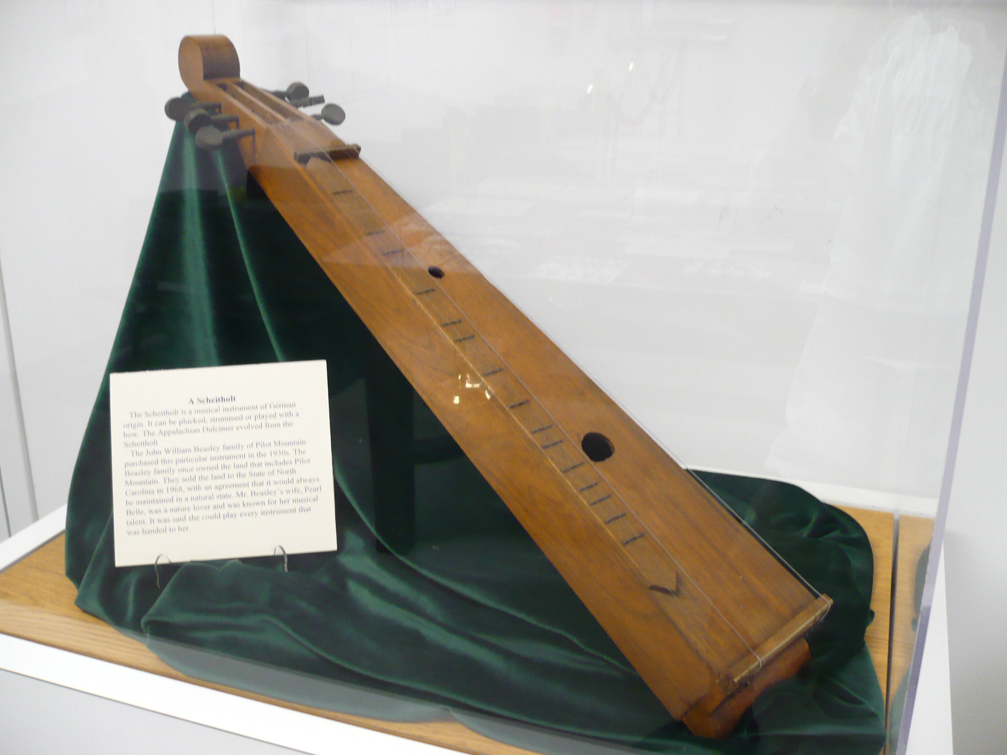 FOCUS: ROMÂNIA, prima expoziție dedicată istoriei și poveștilor muzicii românești