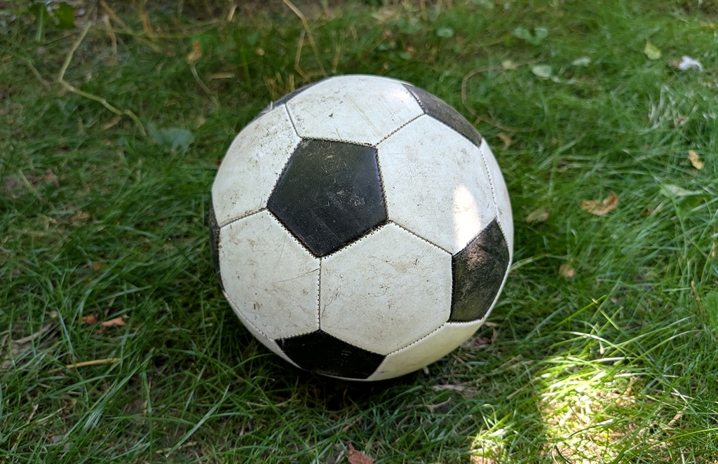 Un angajat din Italia a câștigat un proces împotriva firmei după ce a fost concediat pentru că a jucat fotbal