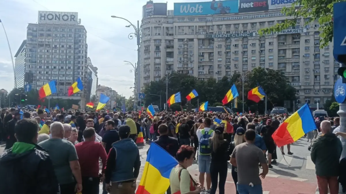 Protest violent în Piața Victoriei: Crescători de ovine blochează traficul în București