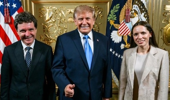 Administrația Prezidențială respinge acuzațiile că Nicușor Dan s-a fotografiat cu o machetă a lui Donald Trump