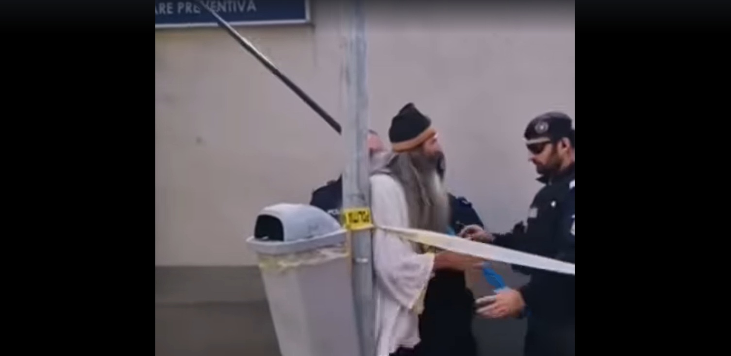 Cezar Avrămuță, cunoscut sub numele de Stegarul dac, a fost reținut după ce l-a lovit pe un jandarm