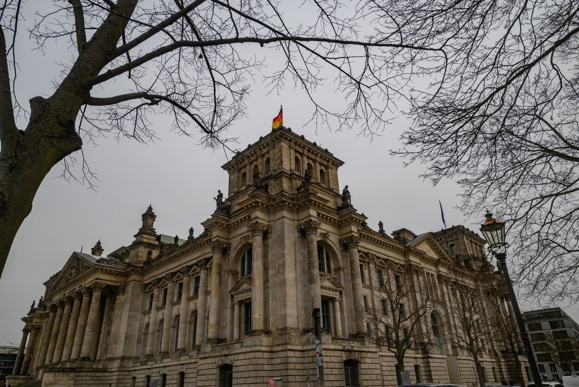 AfD atinge un prag istoric de 30% în Germania, în timp ce alianța lui Friedrich Merz scade la un minim