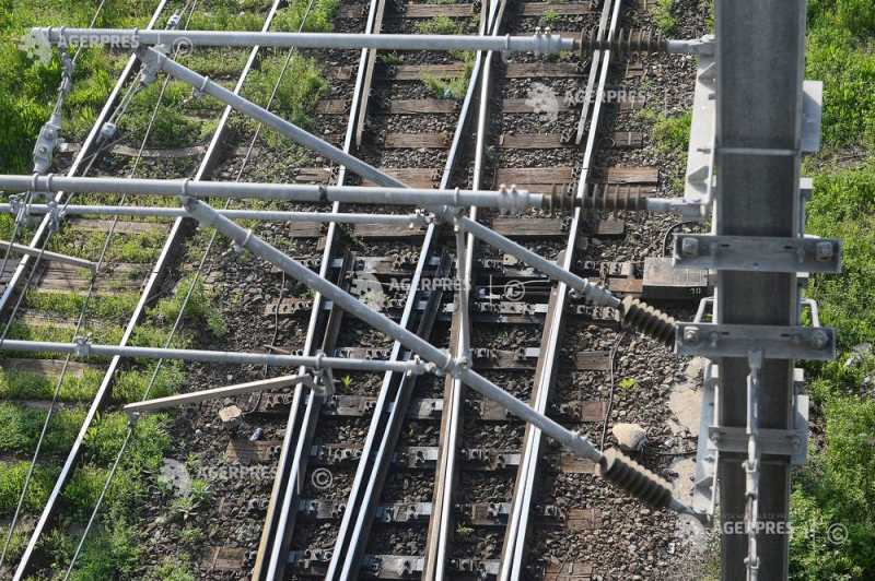 Circulația feroviară este oprită pe magistrala 300, între Crivina și Brazi, după ce un tren a surprins persoane pe linie