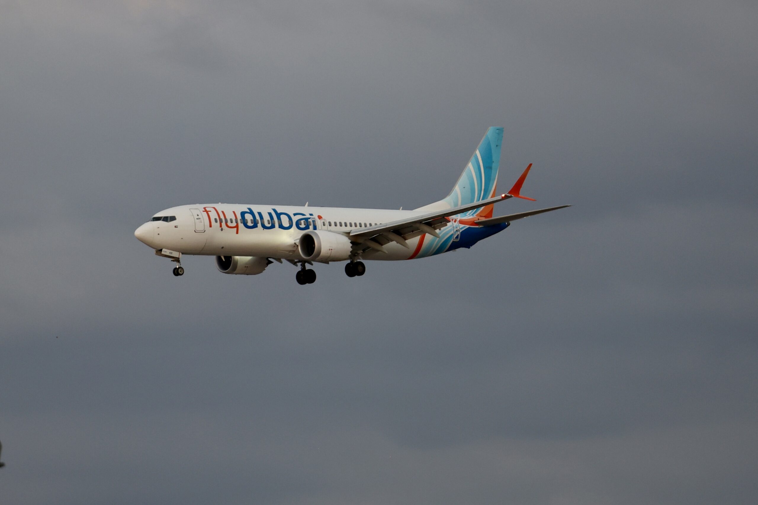 Atac violent la bordul unui avion Flydubai: Copilotul a încercat să doboare aeronava folosind un topor de urgență