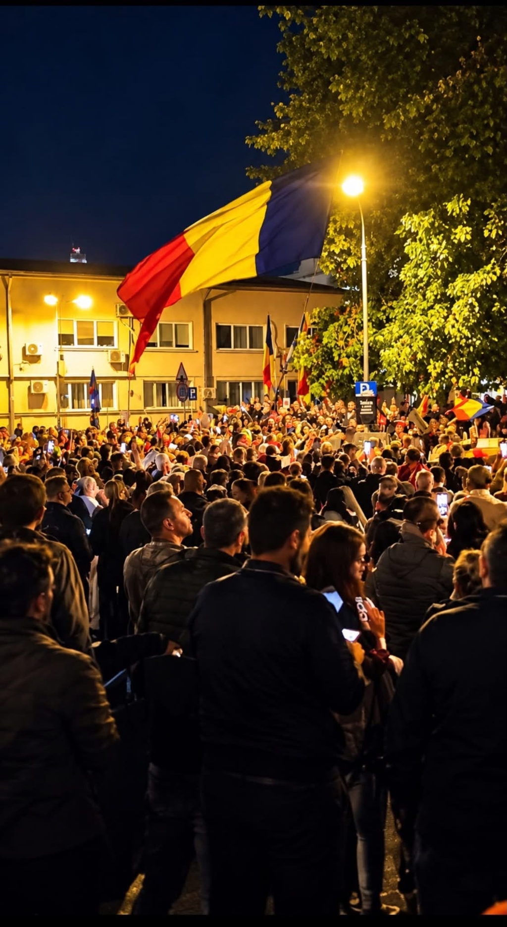 Protest masiv în fața Arestului Central: Aproximativ 1.000 de susținători ai lui Călin Georgescu s-au adunat în București