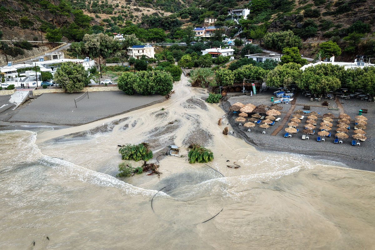 Creta sub alertă de cod roșu: inundații masive și evacuări în principalele zone turistice ale Greciei