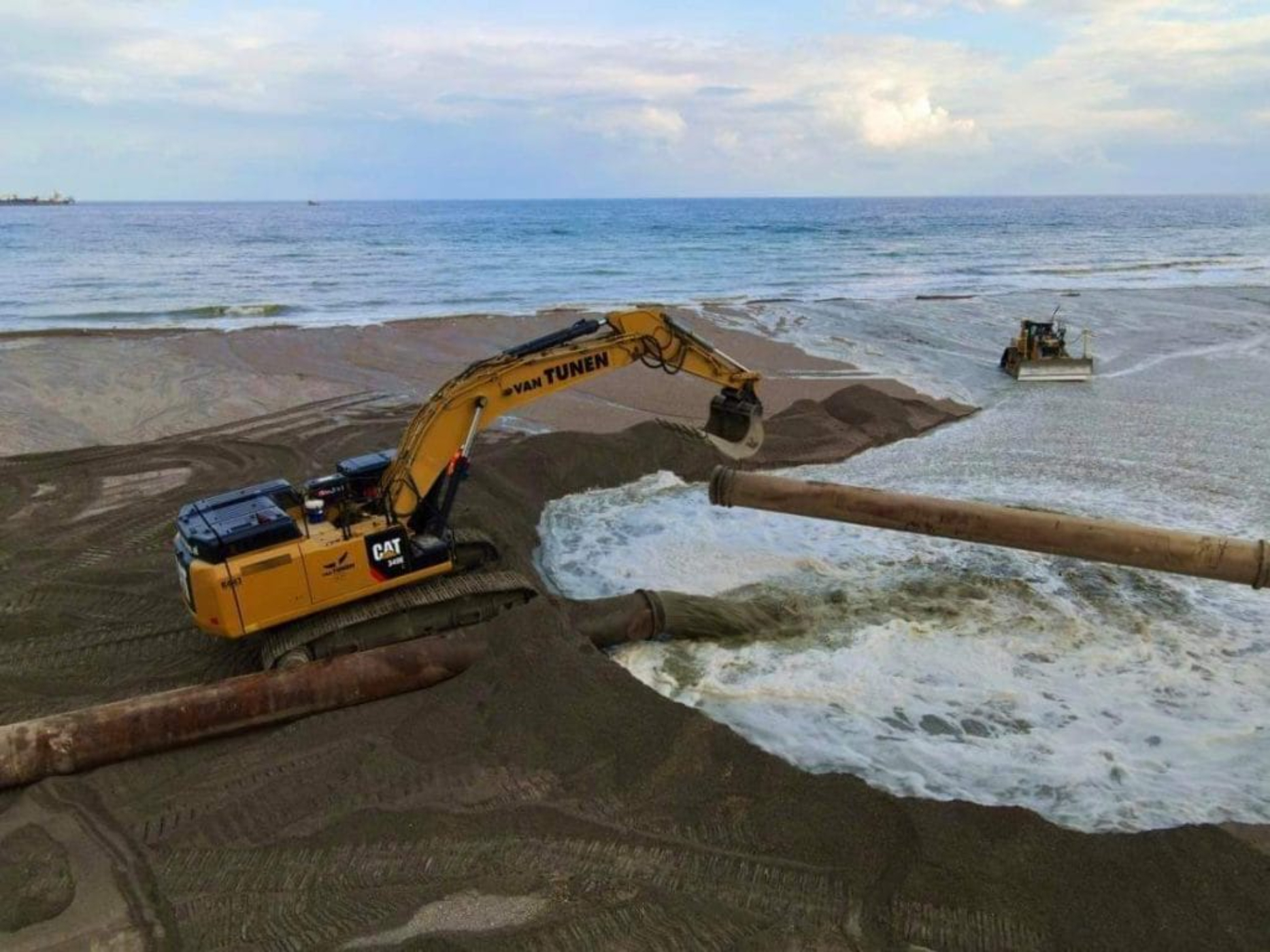 Marea Neagră modifică plajele de la Mamaia: unele zone au pierdut până la 40 de metri de nisip