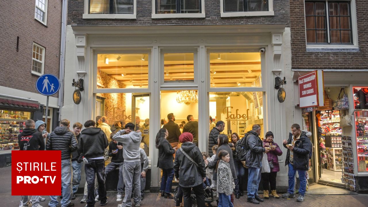 Conflict în Amsterdam: Vecinii au dat în judecată un magazin de cartofi prăjiți devenit viral pe TikTok