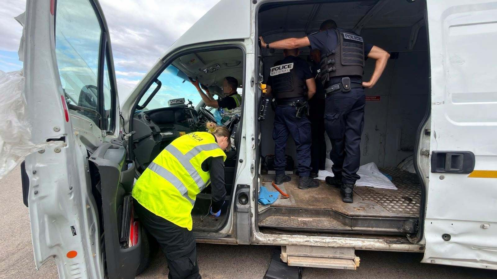Operațiune internațională de amploare la granița Bulgariei: au fost confiscate droguri, arme și produse contrafăcute