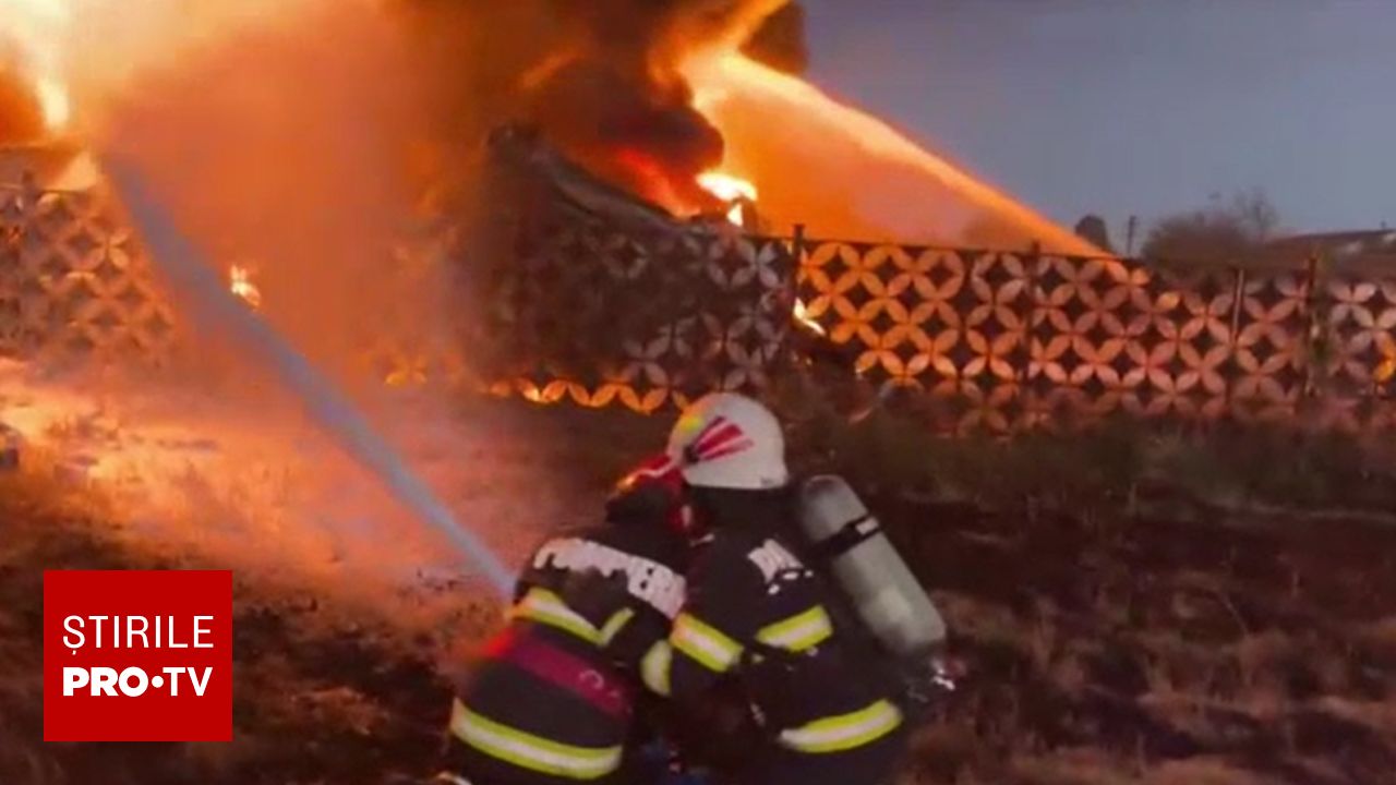 Incendiu major la un depozit de substanțe chimice din Vâlcea, peste 30 de tone de solvenți au ars