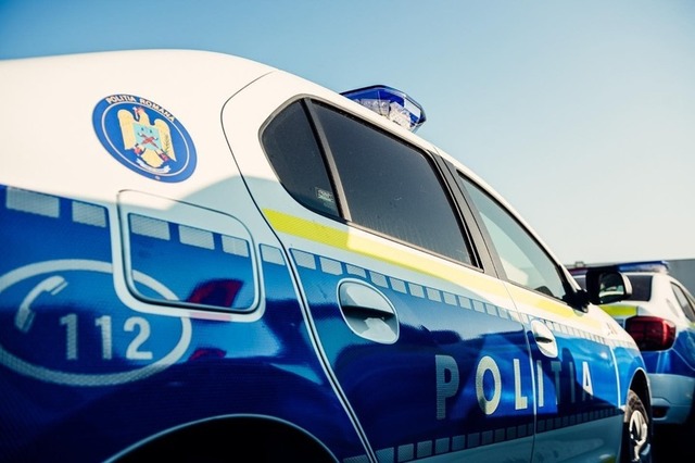 Un bărbat de 28 de ani a intrat în incinta unei școli din Baia Mare. Poliția a intervenit rapid