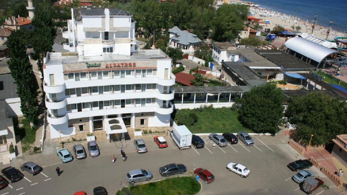 Hotelul Albatros din Mamaia, în zona Cazino, este scos la vânzare pentru 2,2 milioane de euro