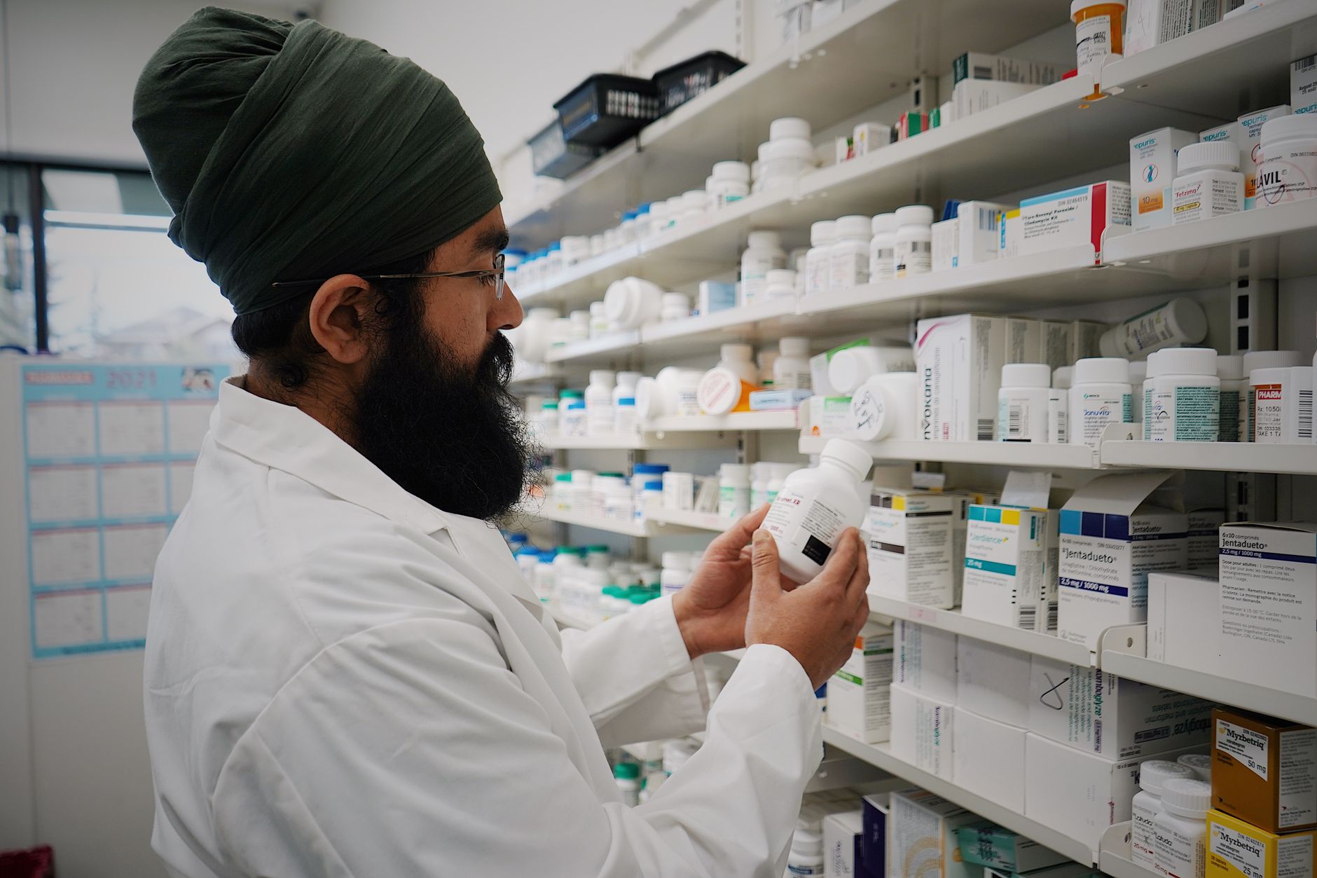 Eurodeputații propun măsuri noi pentru combaterea vânzării online de medicamente falsificate