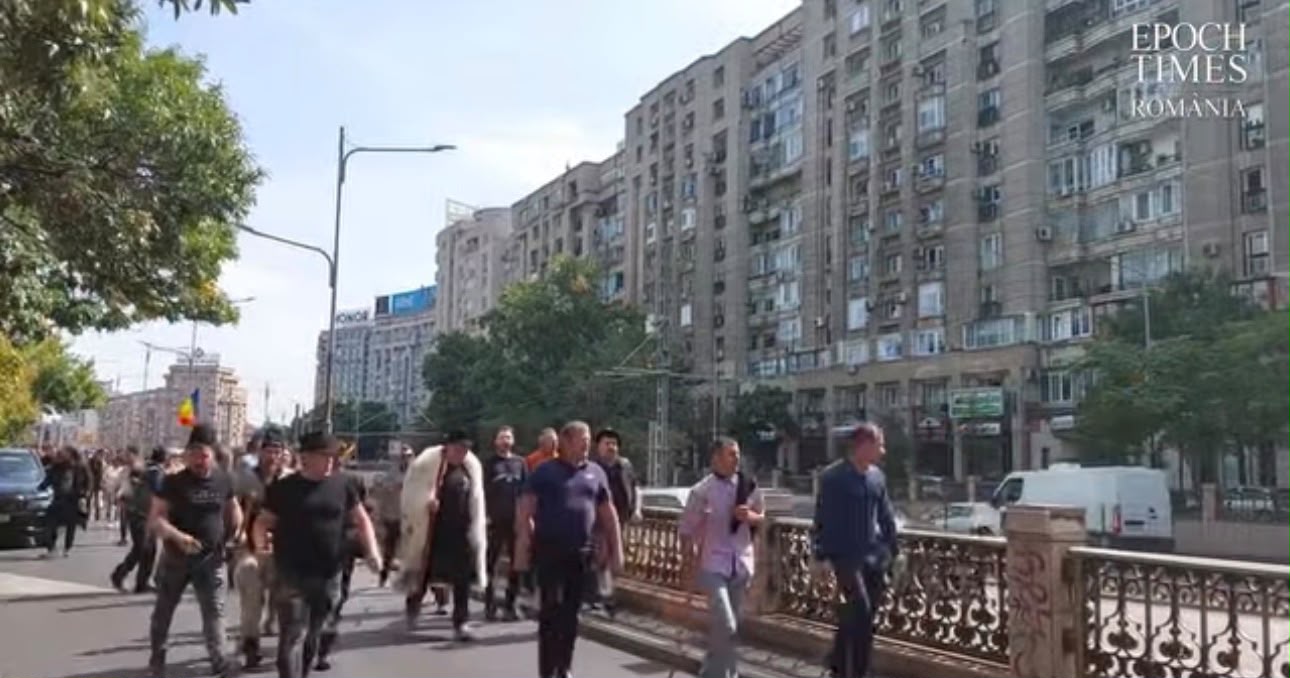 Manifestația de la Piața Victoriei a degenerat în confruntări violente cu jandarmii
