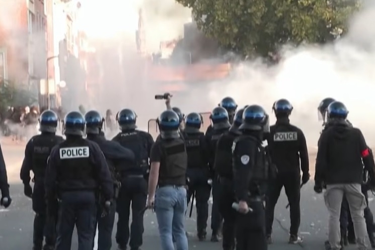 Proteste masive în Franța: zeci de mii de manifestanți așteptați la Paris și peste 5.000 de rețineri