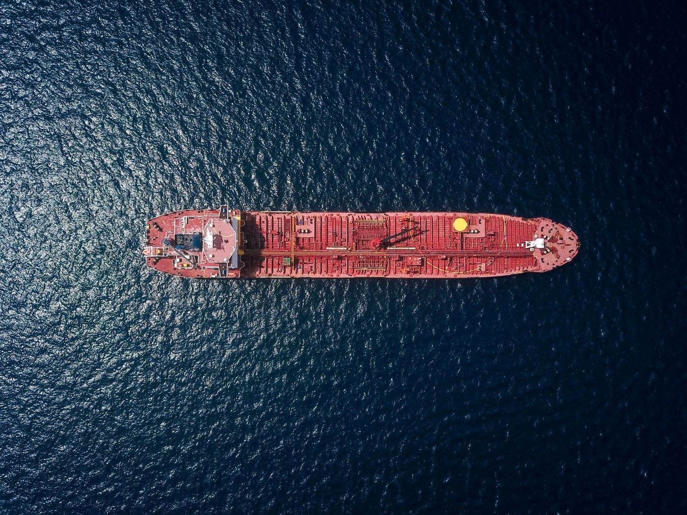 Un petrolier a fost lovit de un proiectil necunoscut în Strâmtoarea Ormuz