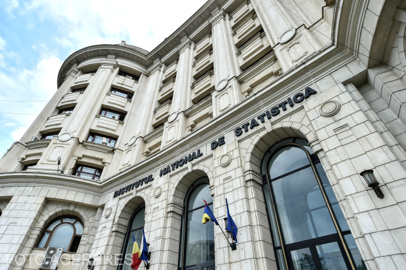 Românii au cheltuit mai puțin în primele opt luni ale anului, indică datele INS