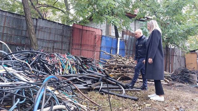 Prefectul Ilfovului refuză declararea stării de alertă pentru arderile de deșeuri de la Sintești