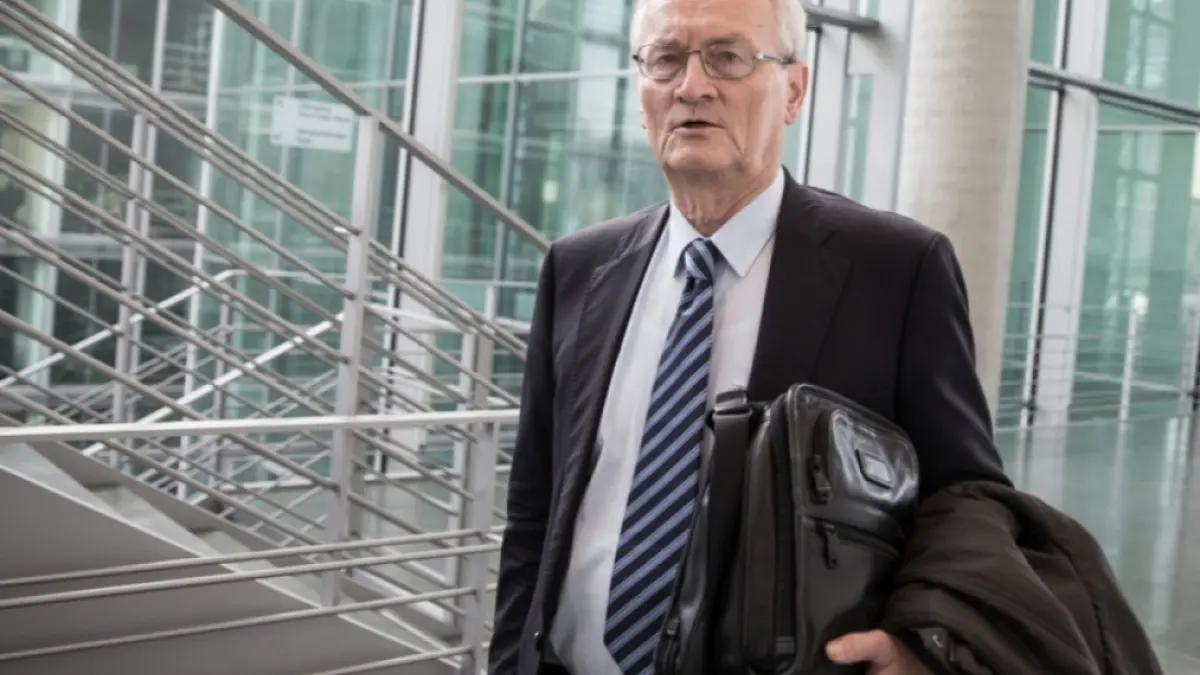 Scandal masiv de spionaj în Germania: fostul șef al serviciilor secrete, August Hanning, a fost arestat