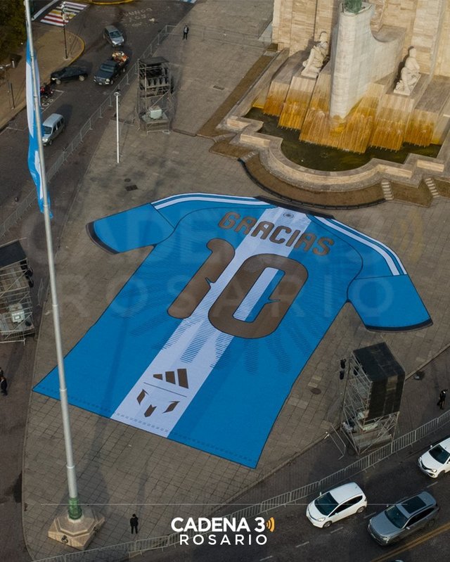 Omagiu gigantic pentru Lionel Messi în Rosario: un tricou de 30 de metri în semn de mulțumire