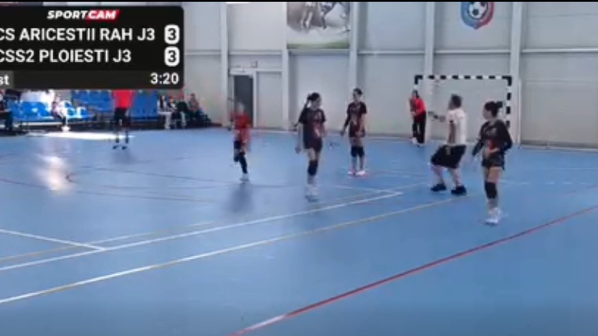 Scandal la un meci de handbal de juniori din Prahova: antrenorul a intrat pe teren și a urlat la arbitri