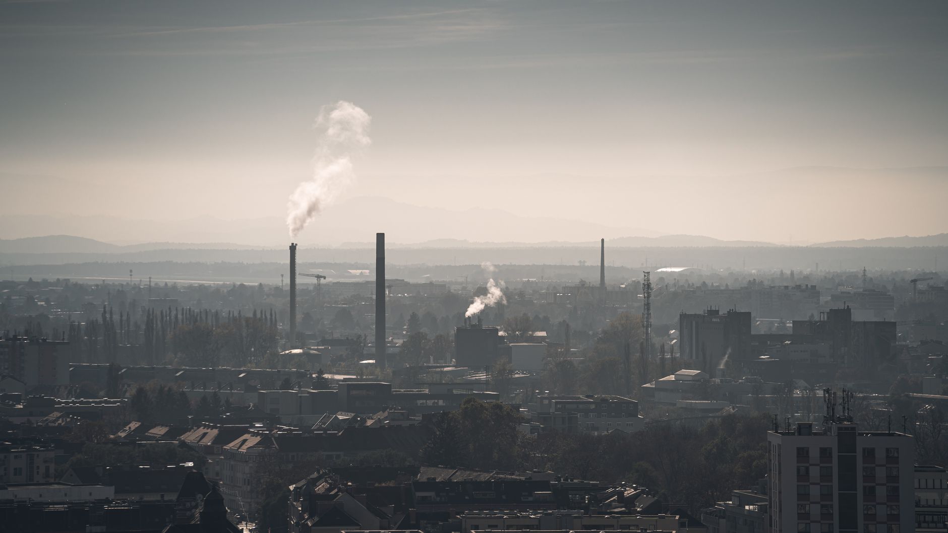 Nouă metodă de monitorizare a poluării în București. Ministerul Mediului introduce schimbări la calitatea aerului