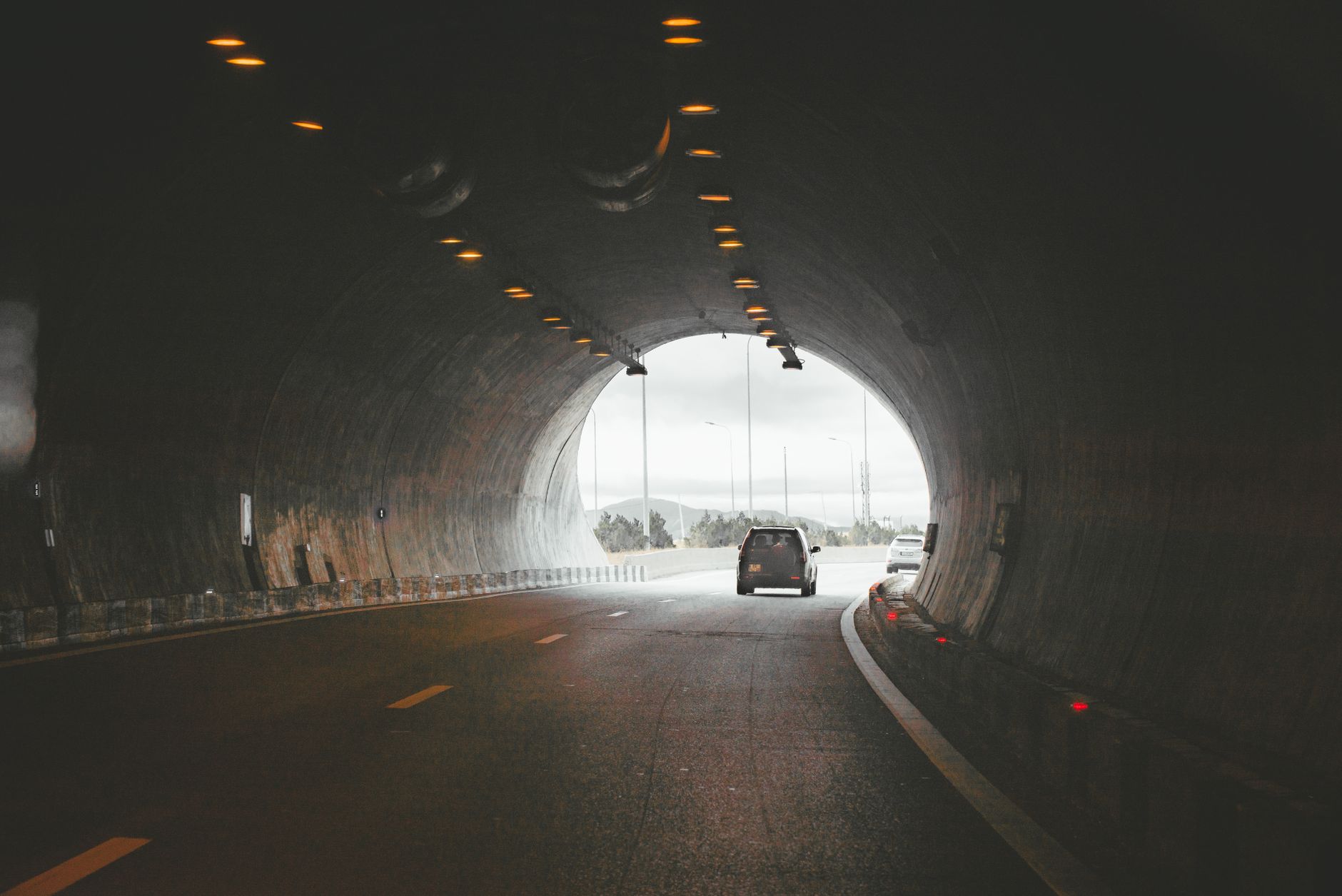 Primul tunel de autostradă din România este gata. Circulația pe Sibiu-Pitești poate începe în octombrie
