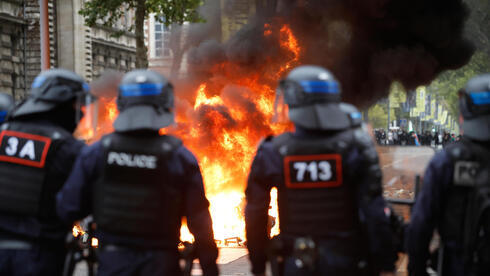 Violențe și arestări masive în Franța în urma protestelor elevilor împotriva degradării școlilor