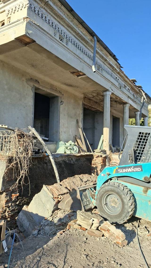 Tragedie în Tecuci: Un muncitor a murit după ce a fost strivit de un zid
