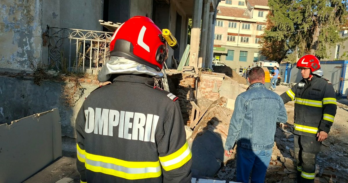 Accident grav în Tecuci: Un bărbat a fost îngropat sub un zid în timpul renovării unei clădiri