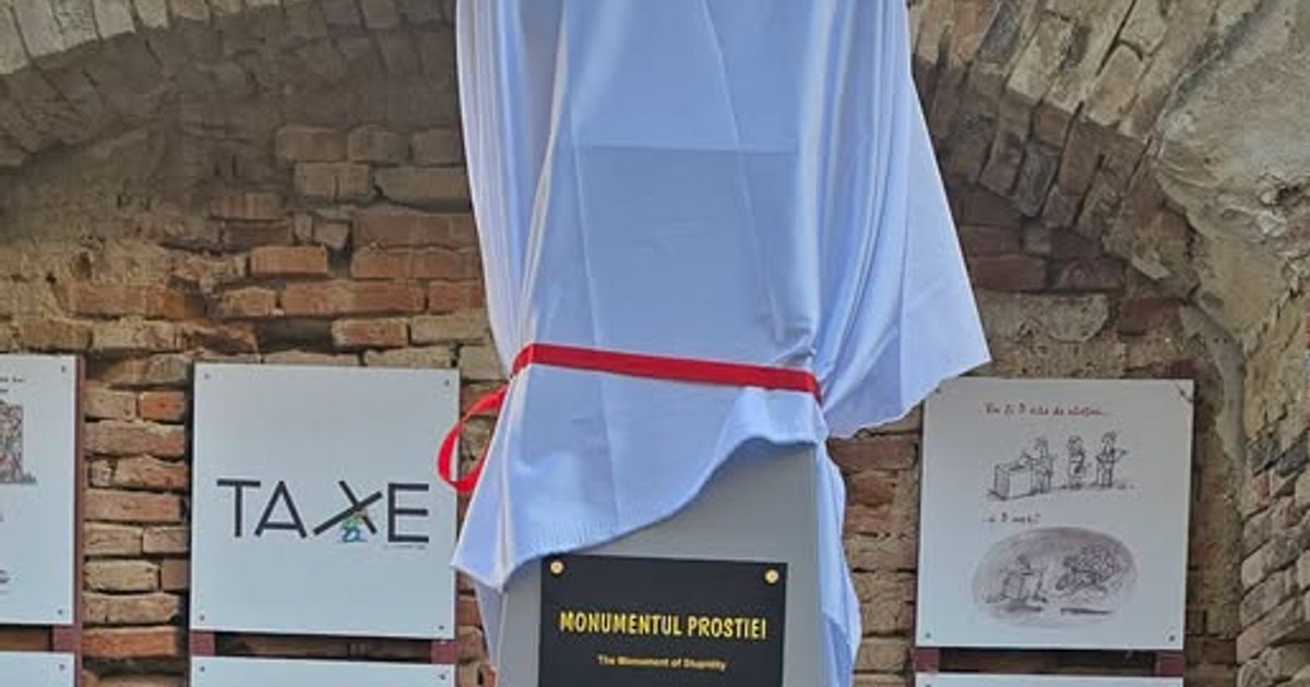 Inaugurat la Brăila primul „Monument al Prostiei”, o lucrare satirică bazată pe simbolul infinitului