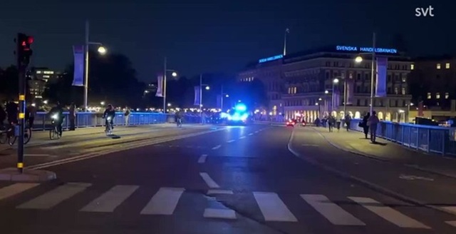 Incident armat în fața palatului regal din Stockholm: un bărbat a fost rănit de poliție