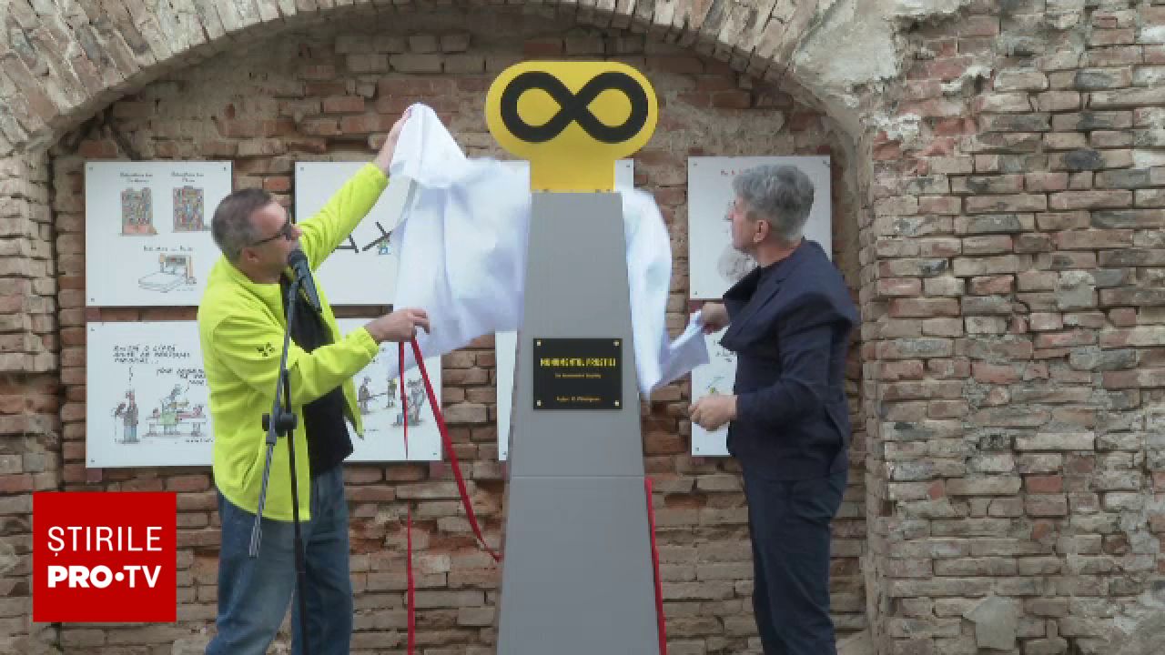 Monumentul prostiei a fost inaugurat în fața Muzeului Umorului din Brăila