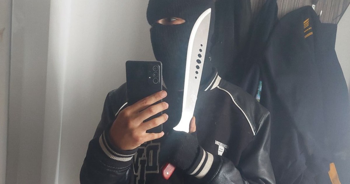 Tânărul care a atacat un livrator din Bangladesh este reținut de DIICOT pentru amenințări teroriste