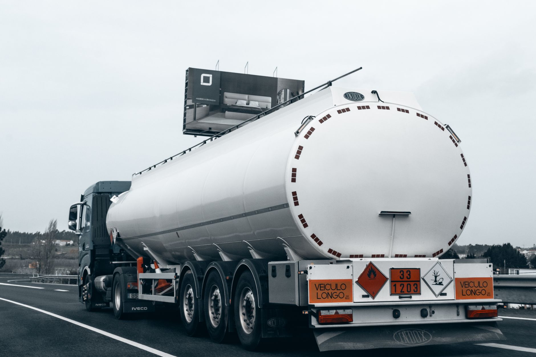 19 transporturi agabaritice pe drumurile din România miercuri. Vezi traseele și dimensiunile