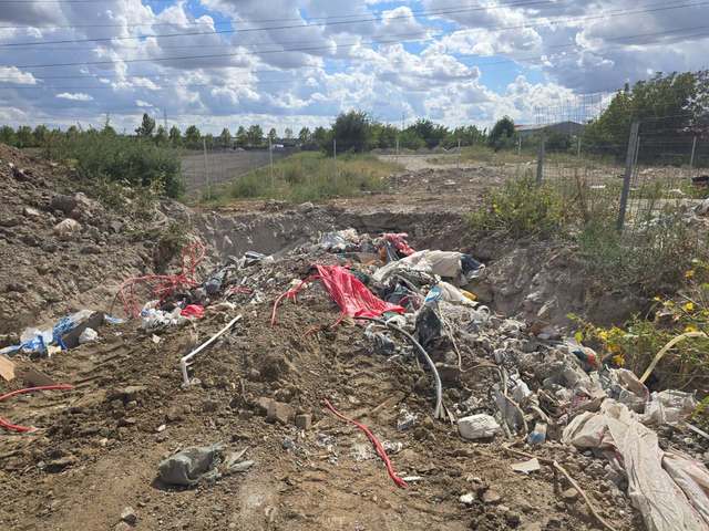 Amenzi de peste 200.000 de lei pentru o firmă care a îngropat deșeuri de construcții pe Splaiul Unirii