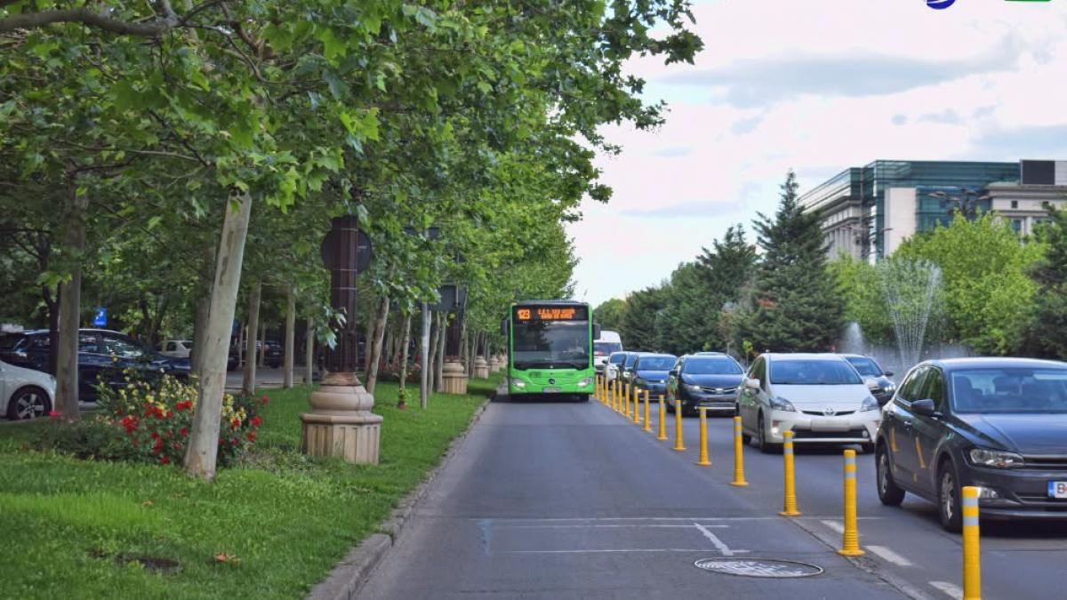 Codul Rutier se schimbă: motocicliștii vor putea folosi benzile de autobuz și vor trece printre mașini