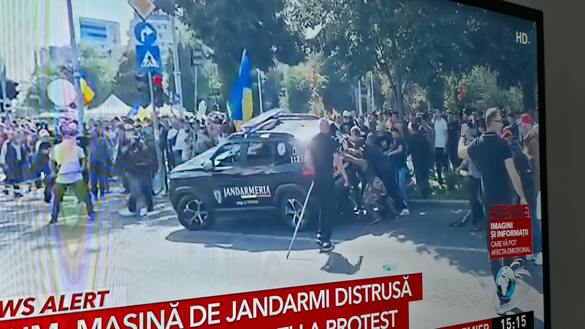 Violențe în Piața Victoriei: 47 de persoane duse la poliție și un bărbat reținut cu un cuțit
