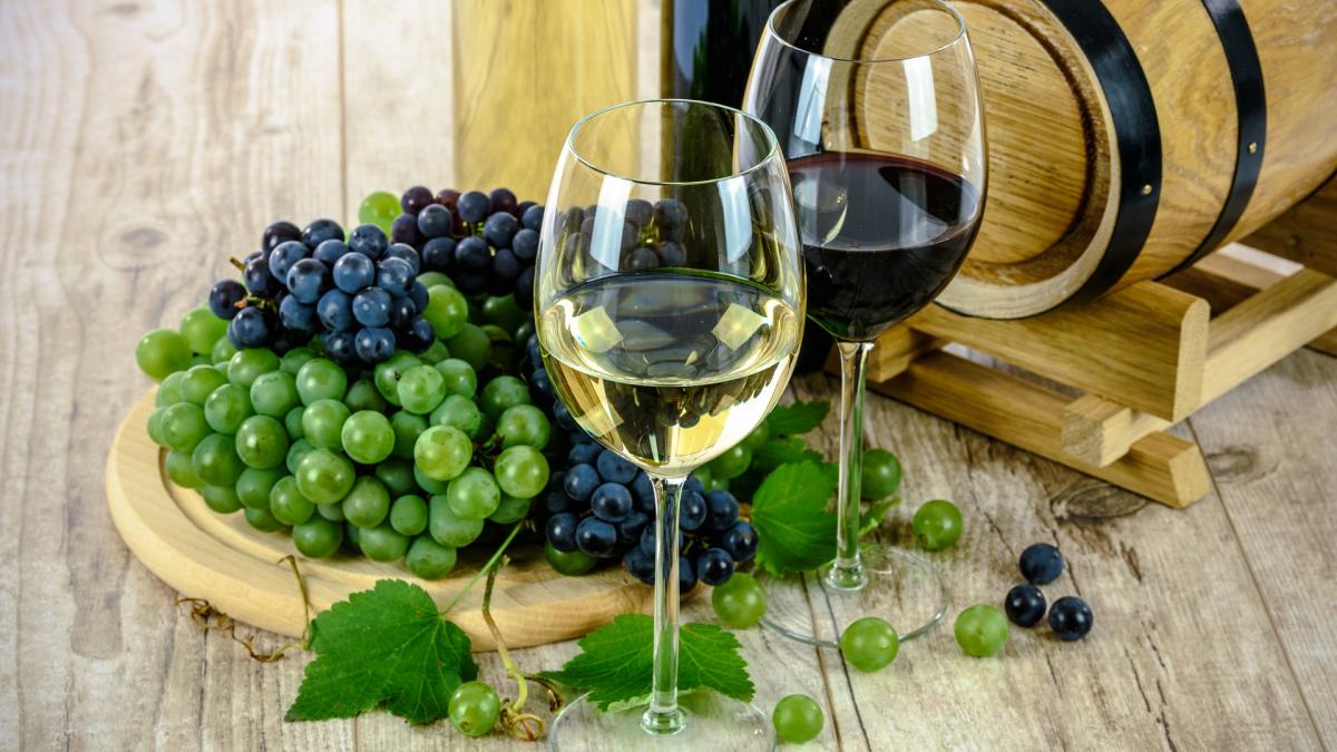 Producția de vin în Franța riscă să atingă un minim istoric din cauza caniculei și a incendiilor