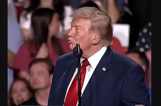 Discursul lui Donald Trump în Texas a fost întrerupt de protestatari. „Sunt plătiți de dușmanii națiunii noastre”