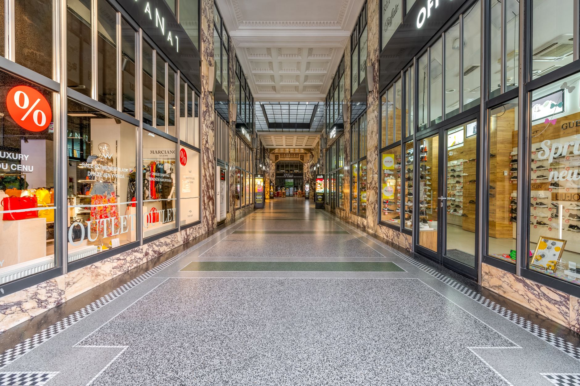 Atac terorist planificat la Mall of America a fost dejucat de FBI. Un tânăr de 18 ani a fost arestat