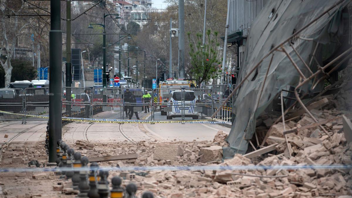 Tragedie în Istanbul: O clădire de șapte etaje s-a prăbușit, mai multe persoane sunt prinse sub dărâmături