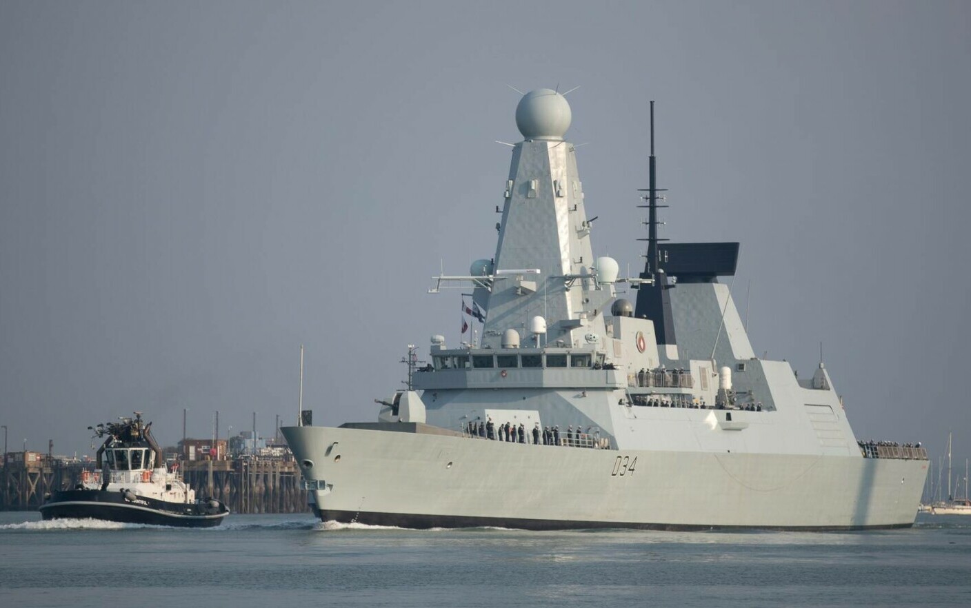 Un marinar din Royal Navy este acuzat că pregătea spionajul în favoarea Rusiei