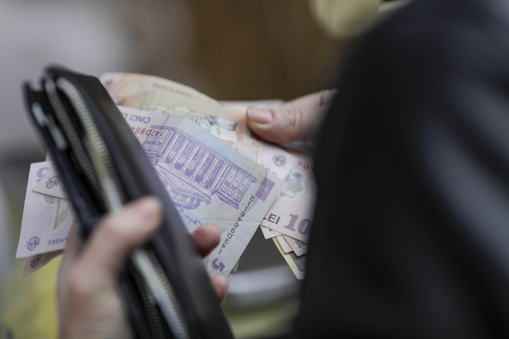 Studiu: Șase din zece români nu au un plan financiar pentru următoarele 12 luni