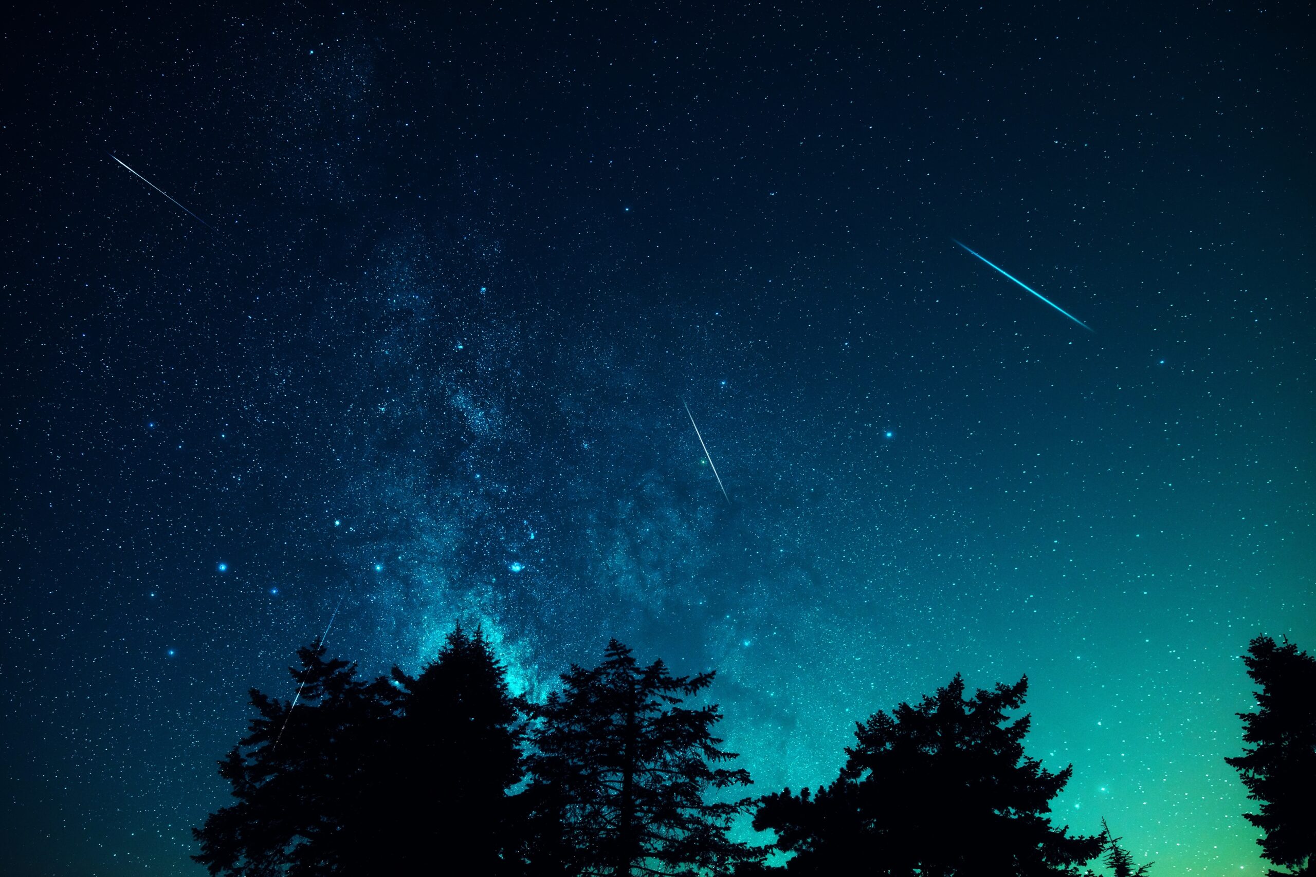 Spectacol pe cerul de octombrie: trei ploi de meteori și Luna Vânătorului