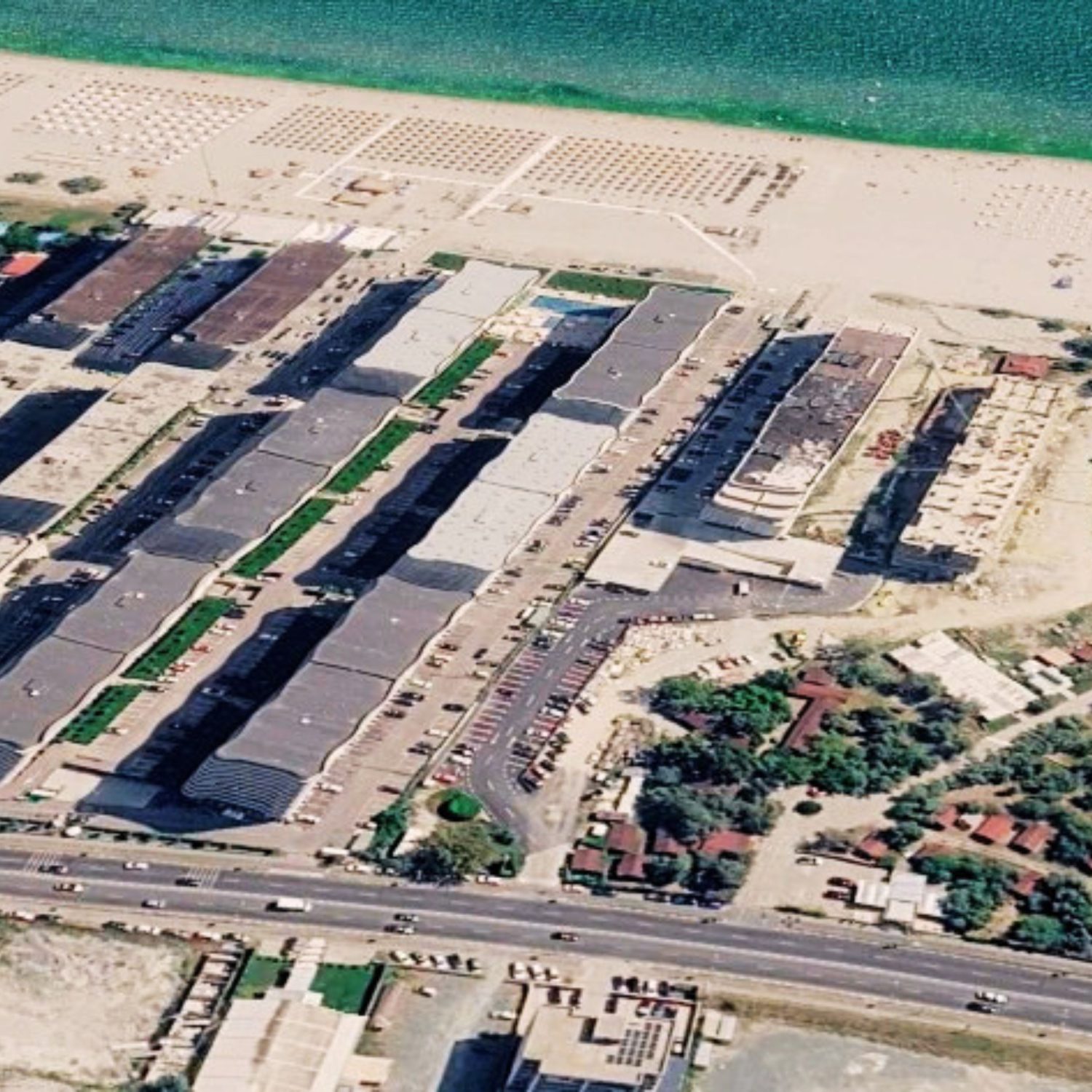Creditorii Nordis Mamaia au aprobat un plan pentru finalizarea unui bloc de 13 etaje din Mamaia Nord